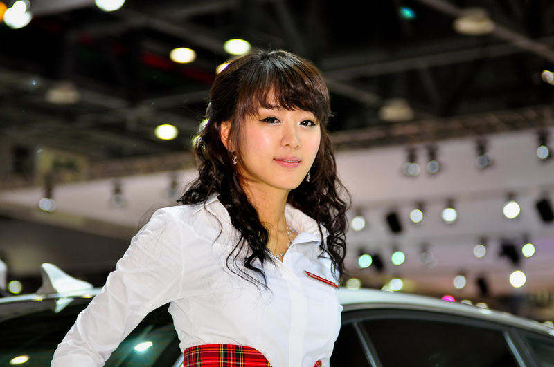 Illustration for article titled 2009 Seoul Motor Show: Kimchi-Flavored Booth Professionals